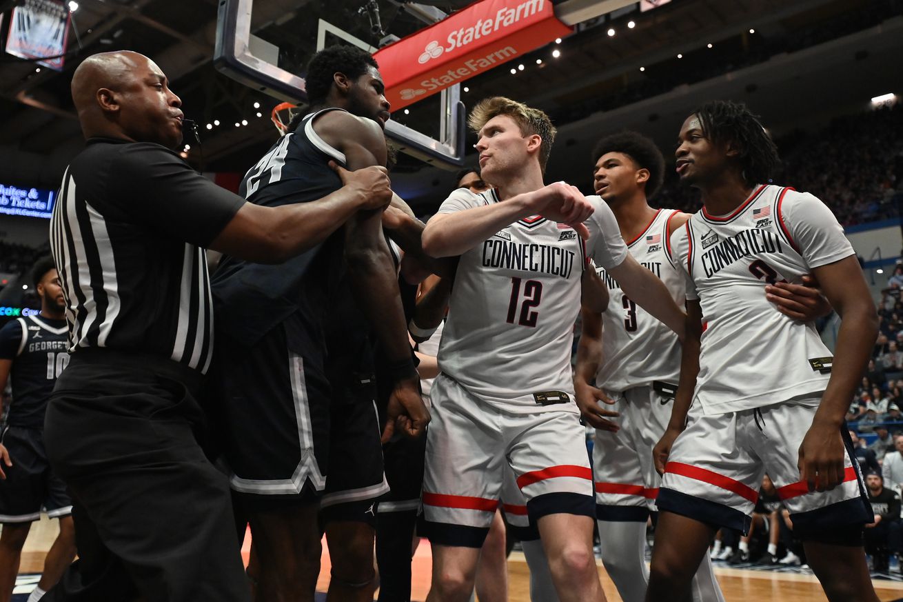 COLLEGE BASKETBALL: JAN 14 Georgetown at UConn