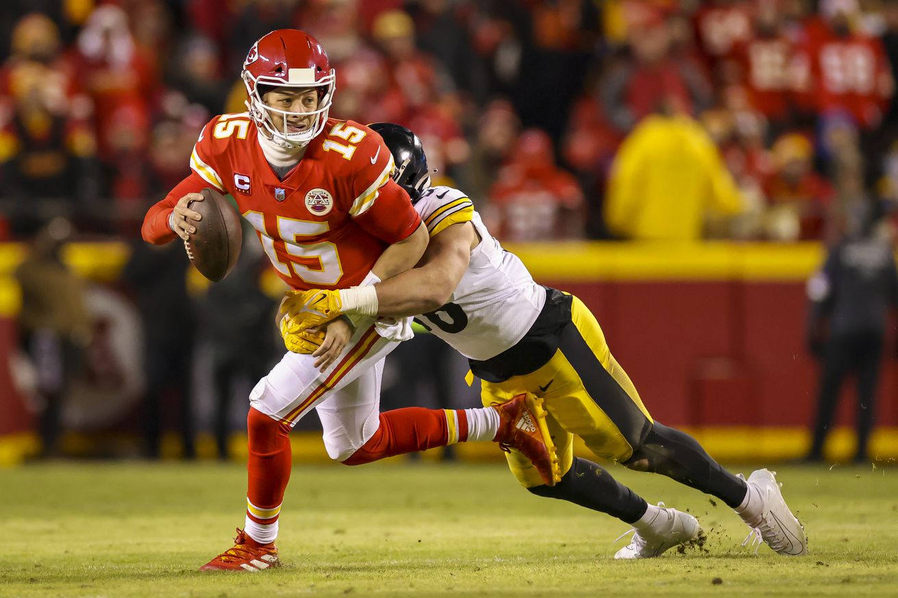 AFC Wild Card Playoffs - Pittsburgh Steelers v Kansas City Chiefs