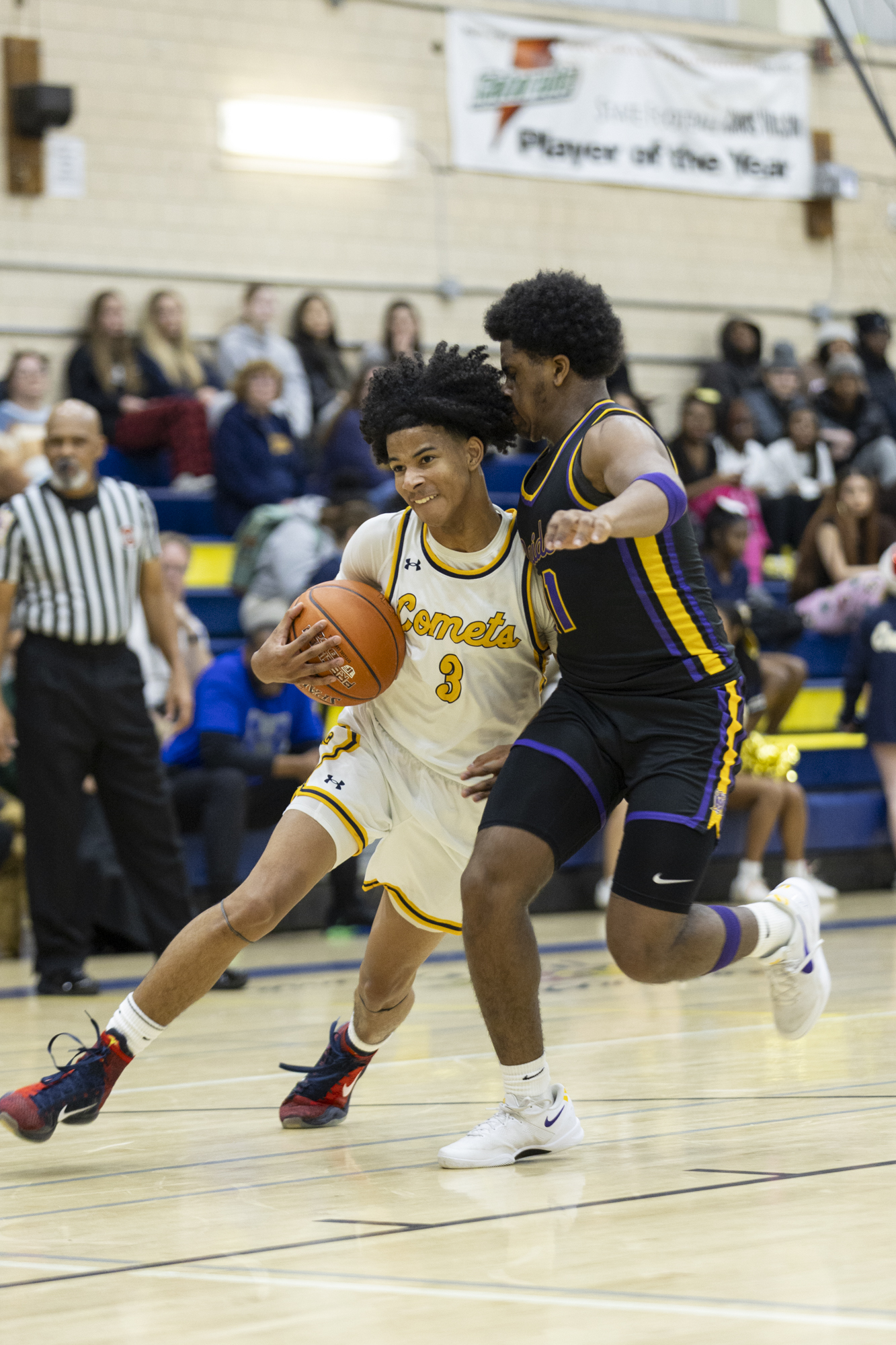 Gavin Edwards pockets the ball before going up for a...